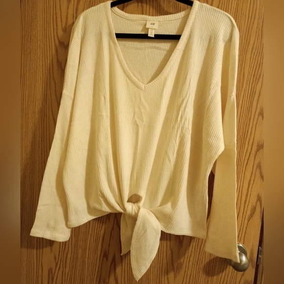 H&M new Cream top with tie tags in front, size XL - Picture 1 of 3